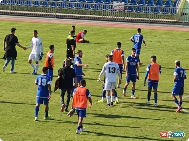 שחקני דימונה מרוצים בסיום (דן בונבידה)